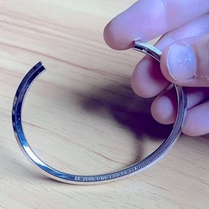 🩶Be Your Own Kind Of Beautiful bracelet💋